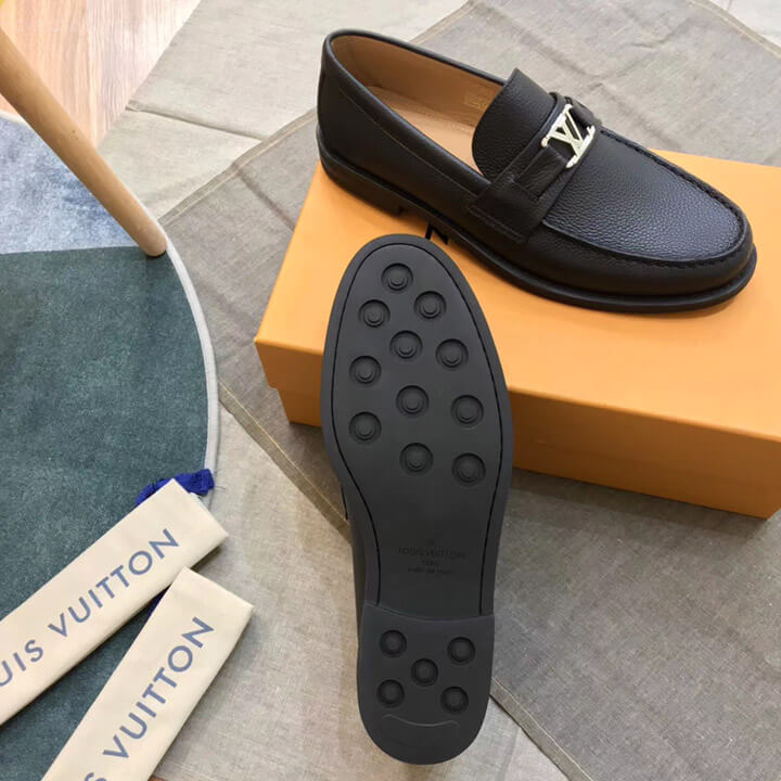 Giày lười Louis Vuitton Major Loafer khóa nhỏ màu trắng