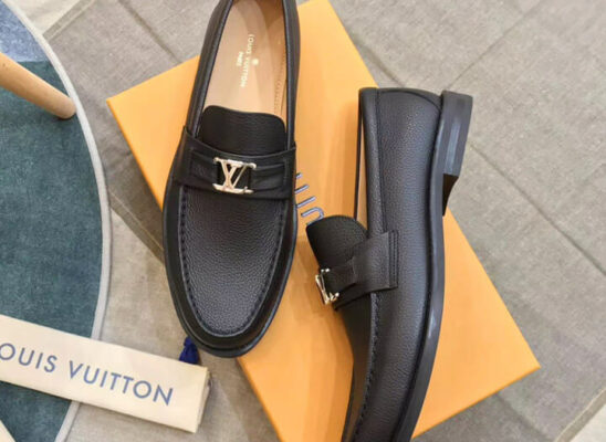 Giày lười Louis Vuitton Major Loafer khóa nhỏ màu trắng
