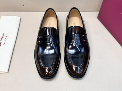 Giày loafer Ferragamo Gancini Ornamen khóa lẹch màu nâu Like Auth