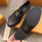 Giày Loafer Louis Vuitton Major Loafer tag vải khóa trắng Like Auth