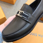 Giày Loafer Louis Vuitton Major Loafer tag vải khóa trắng Like Auth