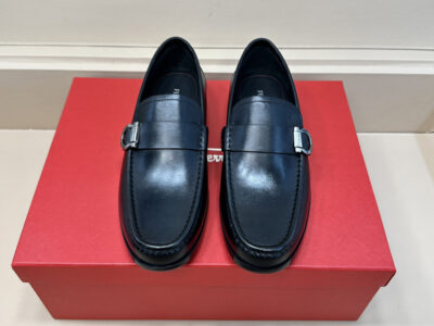 Giày loafer Ferragamo đế cao họa tiết khóa lệch màu đen Like Auth