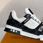 Giày Louis Vuitton Trainer White Black Like Auth